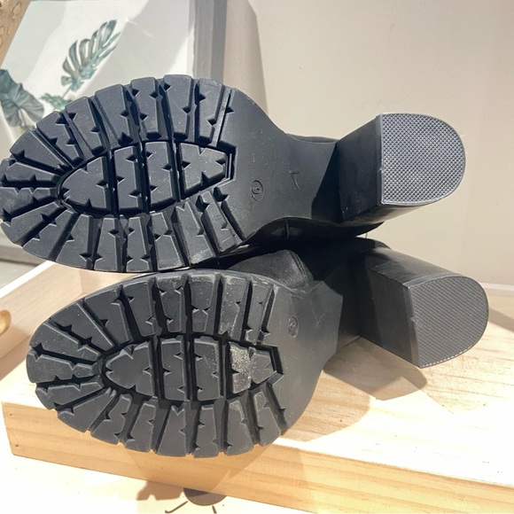 Black Women's Suede Like Ankle Boots - Picture 8 of 9